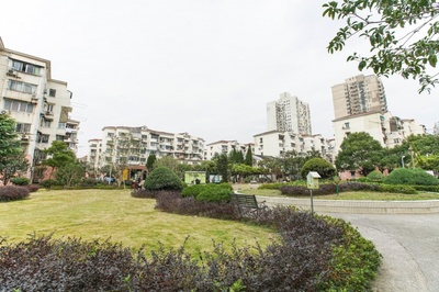 【茶花園】