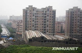 滬在建商品樓倒塌續 開發商等9人被控制